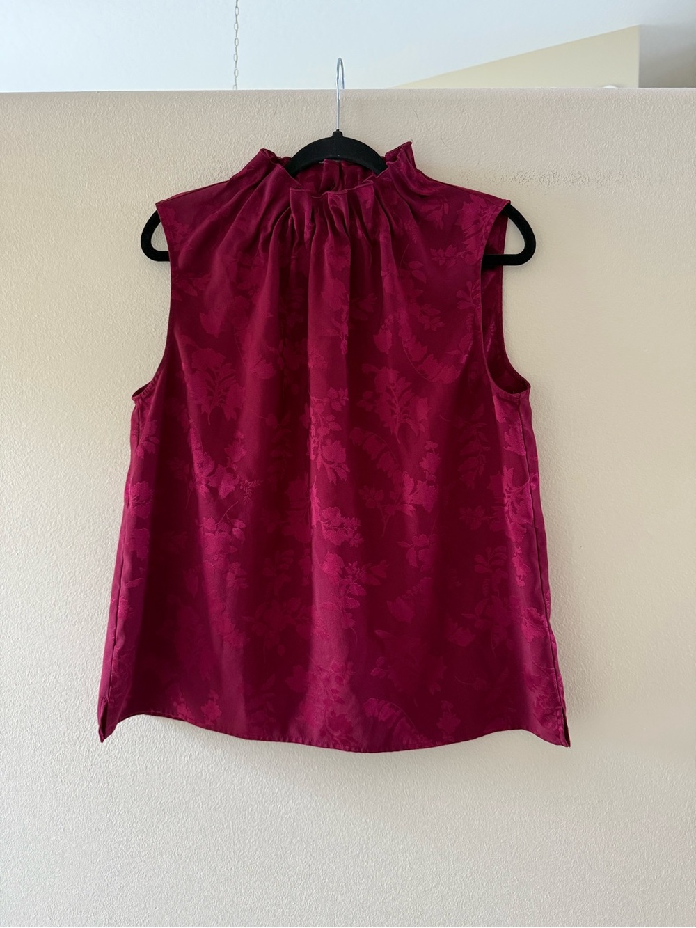 Ann Taylor Burgundy Jacquard Sleeveless Ruffle Neck Top